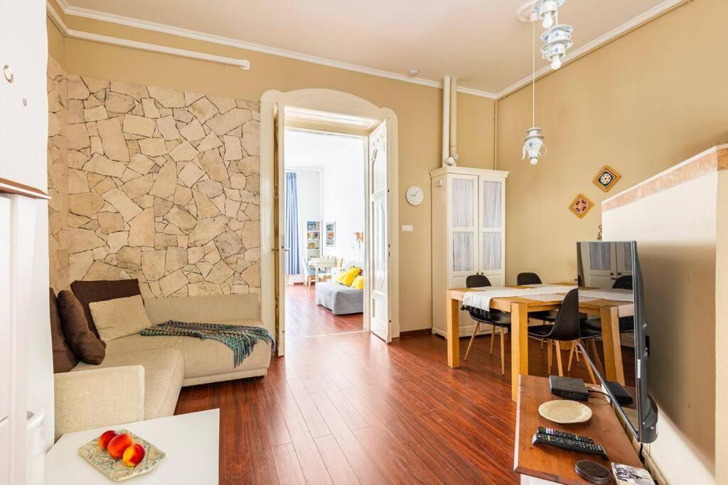 Annicku'S Stylish Budapest Apartment 외부 사진