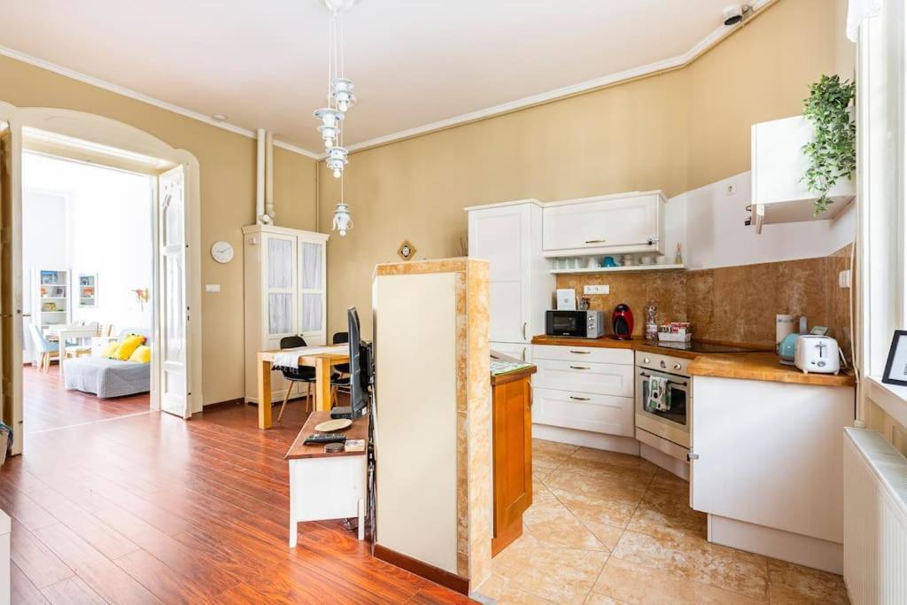 Annicku'S Stylish Budapest Apartment 외부 사진